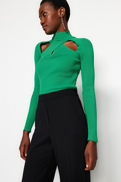 Trendyol Collection Sweter z dzianiny z zielonym okienkiem/wycięciem TWOAW24KZ00266