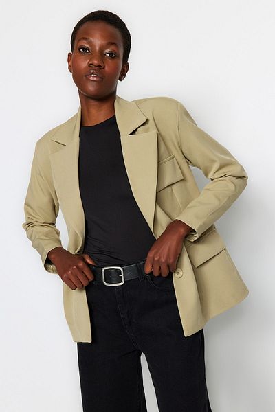 Trendyol Collection Světlá khaki oversize lemovaná tkaná bunda TWOSS22CE0077