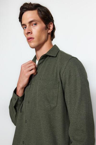 Trendyol Collection Khaki színű gofri texturált rugalmas ing - kényelmes szabású TMNAW24GO00032