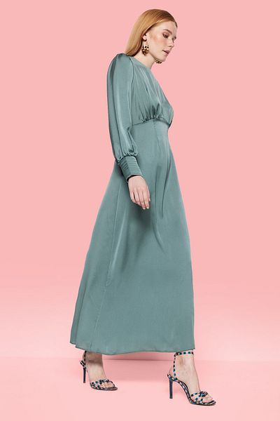 Trendyol Modest Vodově zelené saténové večerní šaty s manžetami a knoflíky na rameni