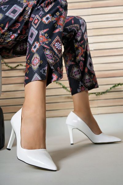 Riccon Women's Heeled Shoes0012783 White Wrinkled Patent Leather