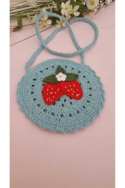 Kadın Girişimciler Atölyesi Geanta pentru copii din tricotat manual cu capsuni