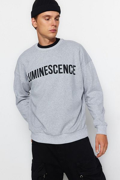 Trendyol Collection Übergroßes Sweatshirt mit Aufdruck in Grau - TMNAW22SW0793