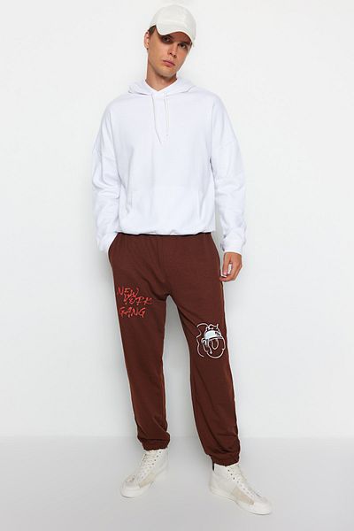 Trendyol Collection Text bedruckt - Braune Oversize-Jogginghose mit elastischen Beinen TMNSS22EA0119