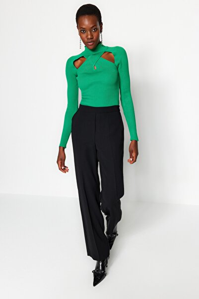 Trendyol Collection Sweter z dzianiny z zielonym okienkiem/wycięciem TWOAW24KZ00266