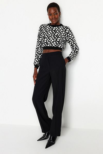 Trendyol Collection Schwarzer Super Crop Strickpullover mit Rundhalsausschnitt TWOAW24KZ00855