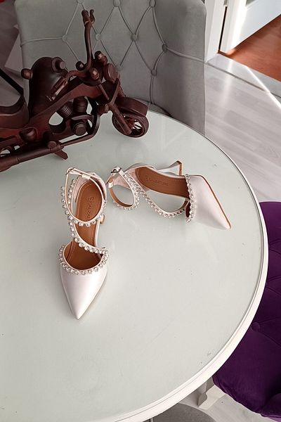 LA CALZATURE Mother of Pearl Satin 9 cm Champagne Heels Stiletto Evening Dress Women's Shoes with Three Rows of Stones Accessories