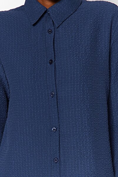 Trendyol Collection Sötétkék túlméretezett szőtt ing - széles szabású TWOAW24GO00054