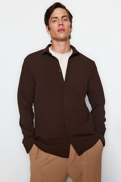 Trendyol Collection Braunes Strickhemd in Slim Fit - TMNAW24GO00065