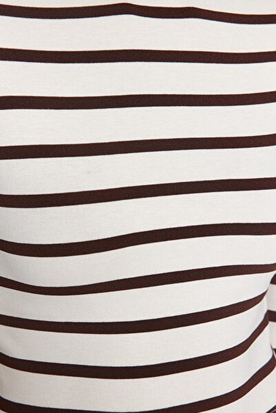 Trendyol Collection Καφέ ριγέ Premium Viscose Soft Fabric Fitted Crop ελαστική πλεκτή μπλούζα TWOAW24BZ00048