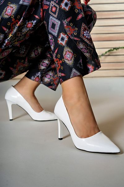 Riccon Women's Heeled Shoes0012783 White Wrinkled Patent Leather