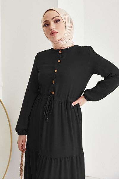 InStyle Pamela Ayrobin Hijab-Kleid mit Knöpfen – Schwarz
