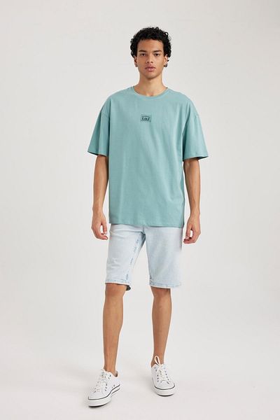 DeFacto Pohodlí Regular Fit Pohodlný střih Crew Tričko s krátkým rukávem s potiskem A3114ax23au