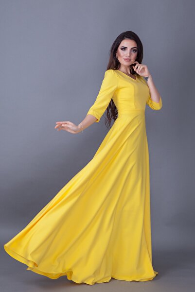 NO48 Κίτρινο βραδινό φόρεμα με φουσκωτό ύφασμα με λαιμόκοψη 3/4 με υφαντό ύφασμα