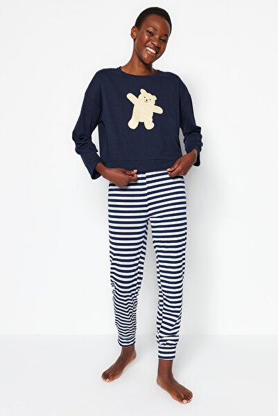 Trendyol Collection Sötétkék 100% pamut Teddy Bear kötött pizsama szett THMAW21PT0302
