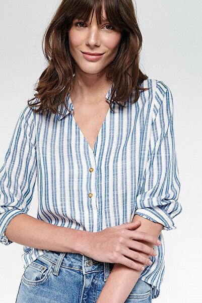 Mavi Bluză de damă cu detaliu cu nasturi