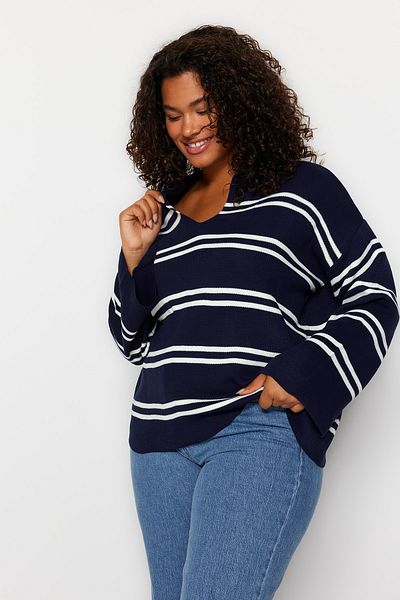 Trendyol Curve Marineblauer gestreifter Strickpullover TBBAW24AN00013
