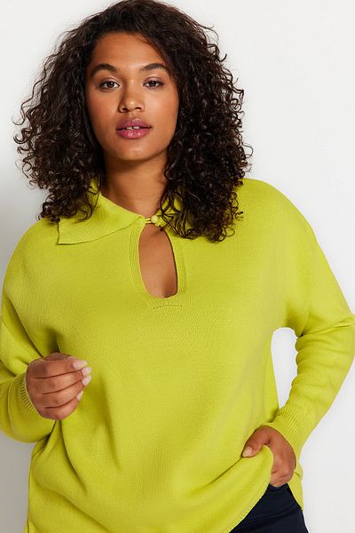 Trendyol Curve Grüner, detaillierter Strickpullover vorne TBBAW24AN00016