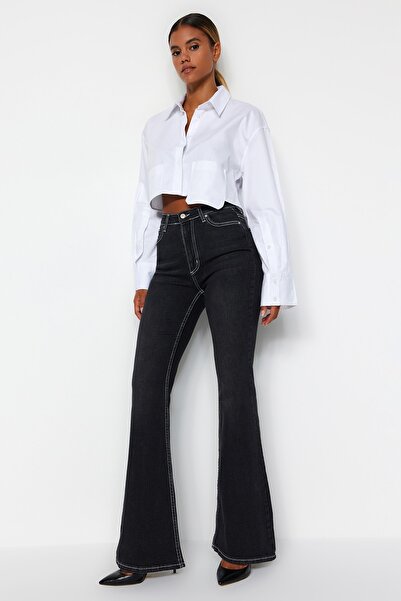 Trendyol Collection Černé kontrastní prošívání Vysoký pas Flare Jeans Twoss22Je0460