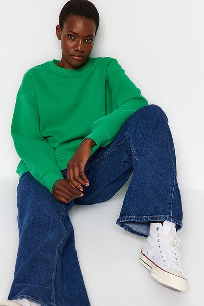 Trendyol Collection Grünes Oversize/Bequem geschnittenes Basic-Rundhals-Sweatshirt aus dickem Fleece mit Innenfutter TWOAW24SW00102