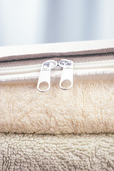 Textile sweet Γκρι ριγέ μαξιλάρι πουλόβερ με παράθυρο 45x30x50
