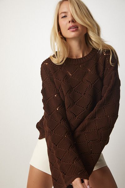 Happiness İstanbul Brauner Strickpullover für Damen mit Rautenmuster und durchbrochener Stickerei CV00025