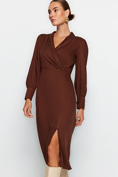 Trendyol Collection Hnědé tkané šaty s midi podšívkou TWOAW21EL0230