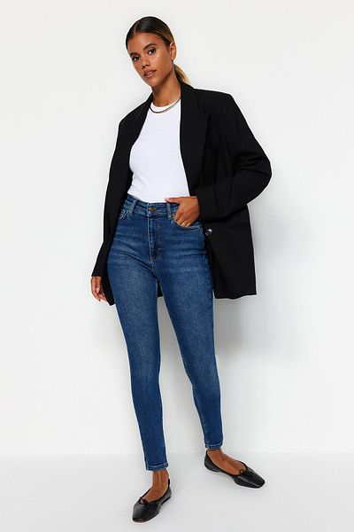 Trendyol Collection Marineblaue Röhrenjeans mit hoher Taille TWOAW24JE00068