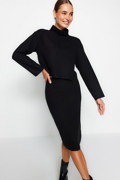 Trendyol Collection Schwarze Strickbluse im Thessaloniki-/Strickwaren-Look, hoher Kragen, entspannte/bequeme Passform, niedrige Ärmel, TWOAW24BZ00092