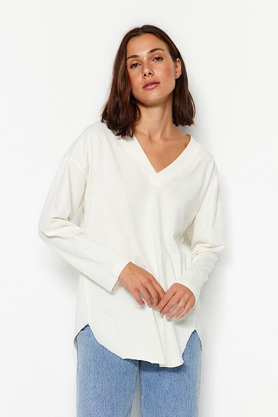 Trendyol Collection Ecru Premium bavlna s výstřihem do V, běžný/normální střih Pletené tričko TWOAW24TS00005