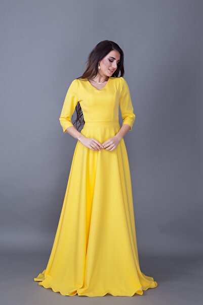 NO48 Κίτρινο βραδινό φόρεμα με φουσκωτό ύφασμα με λαιμόκοψη 3/4 με υφαντό ύφασμα