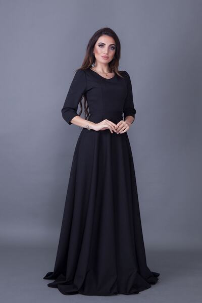 NO48 Μαύρο βραδινό φόρεμα με φουσκωτό ύφασμα με λαιμόκοψη 3/4 με υφαντό ύφασμα