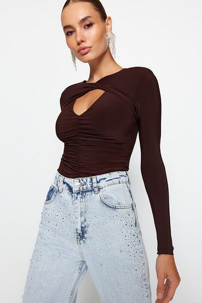 Trendyol Collection Brauner Strickbody mit Cut-Outs/Fensterdetail TPRAW24BD00001