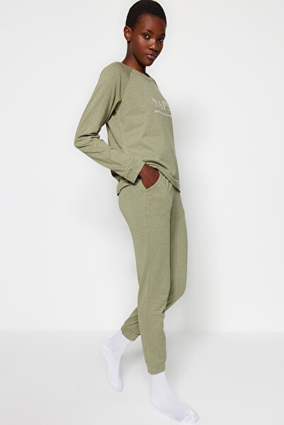 Trendyol Collection Sötétzöld szlogen póló-Jogger kötött pizsama szett THMAW21PT0497