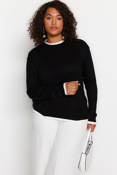 Trendyol Curve Schwarzer Strickpullover mit geripptem Kragen und Streifendetail TBBAW24AN00029
