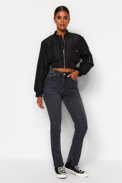 Trendyol Collection Schwarze Jeans mit Schlitz und hoher Taille, gerader Schnitt, TWOSS22JE0430