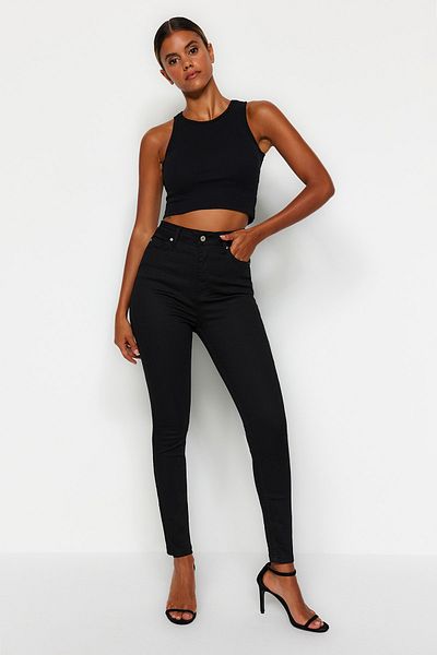 Trendyol Collection Schwarzer Push-Up-Skinny mit hoher Taille TWOSS23JE00078