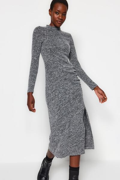 Trendyol Collection Antracitové pletené šaty s výstřihem a výstřihem TWOAW24EL00246