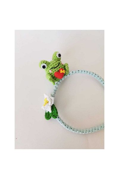 Kadın Girişimciler Atölyesi Coroana Amigurumi prințul broască și floarea lotusului