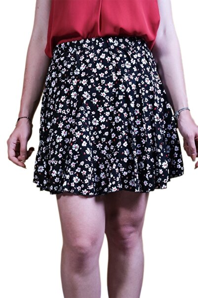 Blues Outlet Women's Patterned Viscose Woven Shorts with Elastic Waist Skirt-model-5