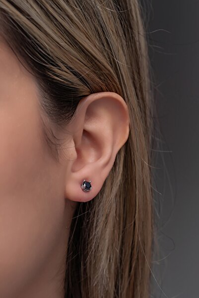 Nereze 925 Ayar Gümüş Siyah Taşlı 4 Mm Tektaş Küpe