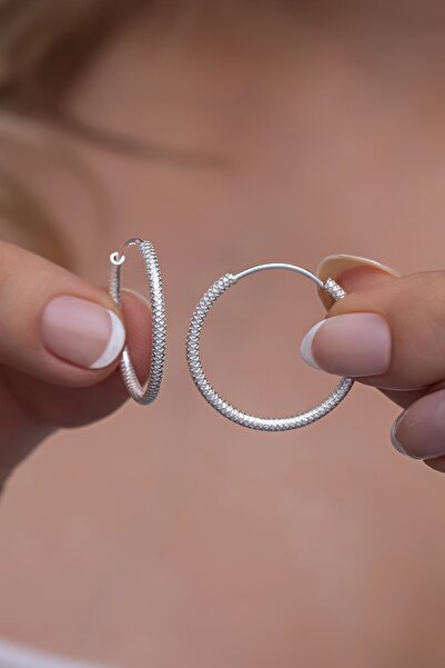 Nereze 925 Ayar Gümüş Dalgalı Çizgili Tasarım 20 Mm Halka Küpe