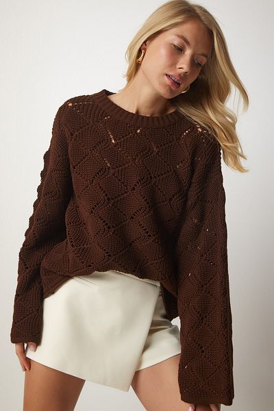 Happiness İstanbul Brauner Strickpullover für Damen mit Rautenmuster und durchbrochener Stickerei CV00025
