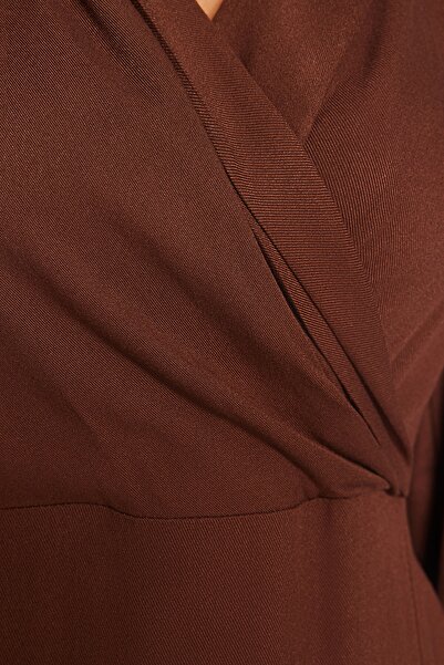 Trendyol Collection Hnědé tkané šaty s midi podšívkou TWOAW21EL0230