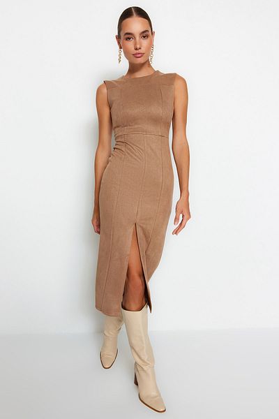 Trendyol Collection Velbloudí semišové tkané šaty s rozparkem TWOAW24EL00321