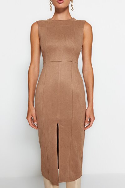 Trendyol Collection Velbloudí semišové tkané šaty s rozparkem TWOAW24EL00321