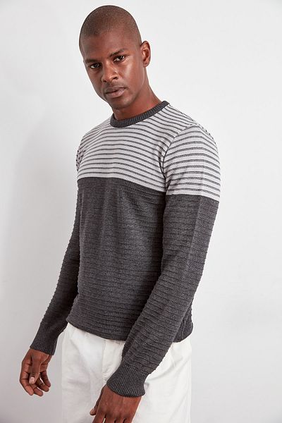 Trendyol Collection Šedý Slim Slim Fit Crew Výstřih Pruhovaný pletený svetr Tmnaw20Ls0007