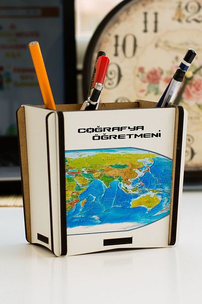 Hediyelen Geography Teacher Pen Holder