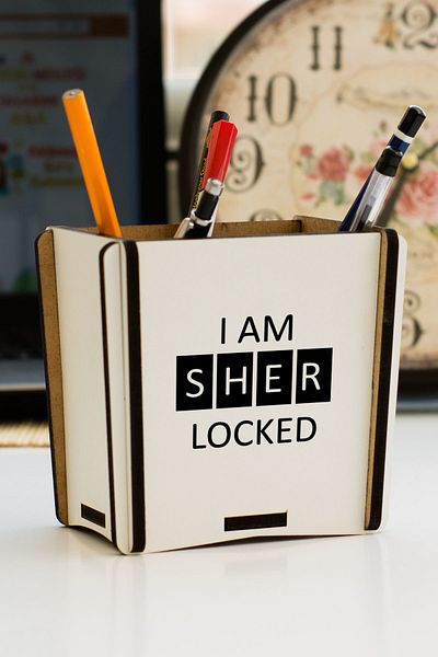 Hediyelen I Am Sherlocked Pen Holder