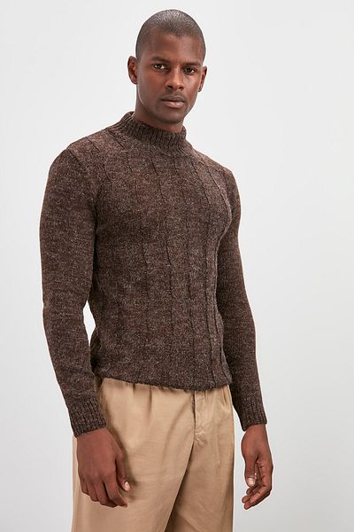 Trendyol Collection Brauner Strickpullover mit halbem Rollkragen – Slim Fit TMNAW20MG0003